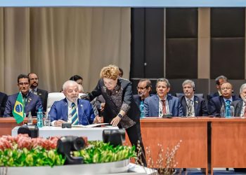 Lula diz que moeda do Brics reduzirá vulnerabilidades