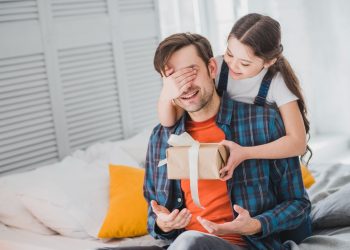 Dia dos Pais movimenta mais de R$ 26 bilhões no comércio