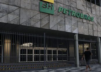 Petrobras sobe preços da gasolina e do diesel para distribuidoras