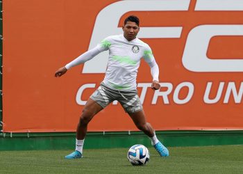 Rony pede atenção aos detalhes contra o Atlético