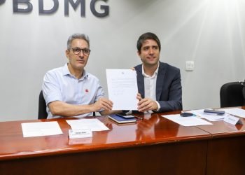 Zema assina decreto que agiliza recursos da Saúde para municípios mineiros