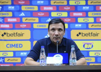 Zé Ricardo destaca trabalho coletivo após vitória contra o Santos