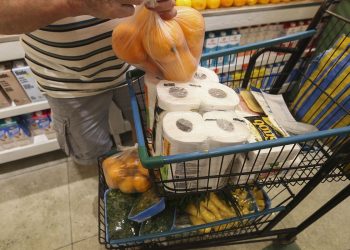 Alimentos e bebidas aliviam inflação para os mais pobres