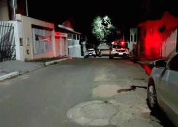 Casa é atingida com vários disparos de arma de fogo no Santa Rita