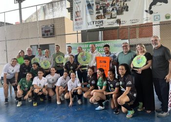 Projeto Meninas com Brilho nos Olhos é homenageado por tetracampeonato