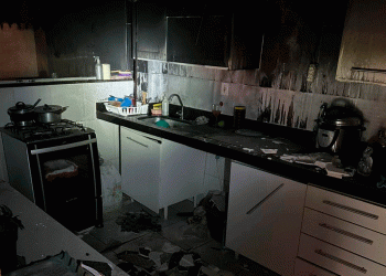 Incêndio destrói parte de apartamento no Santos Dumont I