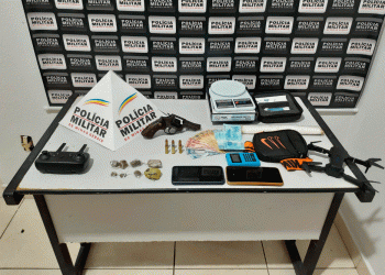 Três homens são presos por tráfico de drogas e porte ilegal de arma de fogo