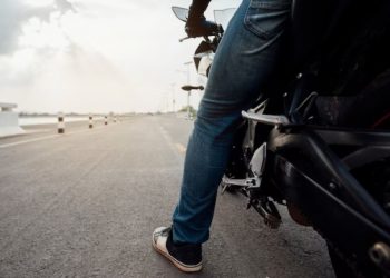 Candidatos à CNH são autuados após irem fazer prova pilotando motos