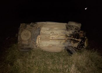 Adolescente fica ferida após capotamento de veículo na BR-259