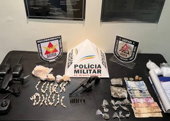Policiais apreendem arma de fogo, munições e drogas