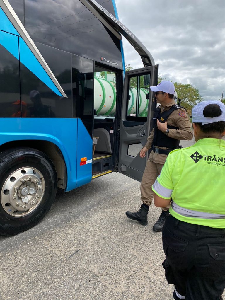 A Blitz educativa foi realizada pela PMRv, em parceria com Agentes de Trânsito Municipais, e órgãos ligados ao trânsito. FOTOS: Divulgação