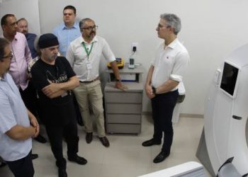 Zema participa de inauguração de tomografia no Hospital Vale do Jequitinhonha