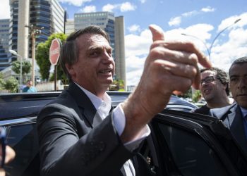 Bolsonaro passa por tratamento de refluxo e cirurgia de septo