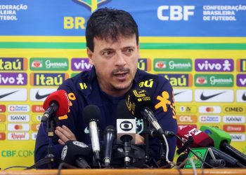 Fernando Diniz espera partida disputada diante do Peru