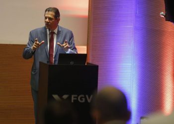 O ministro da Fazenda, Fernando Haddad, participa do 17º Fórum de Economia da Fundação Getúlio Vargas (FGV), em São Paulo. FOTO: Paulo Pinto/Agência Brasil