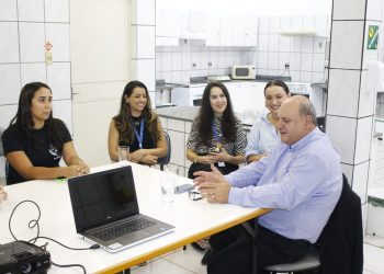 Coordenador da Frente de Gastronomia Mineira participa de aula de Nutrição na Univale