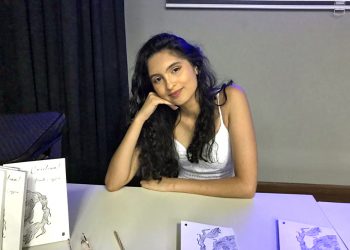 Universitária mistura realidade e ficção em livro de poesia