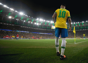 Após lesão no último jogo, Neymar irá passar por cirurgia