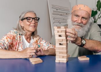 Protegendo nossos tesouros: A importância da proteção dos idosos que moram em condomínios
