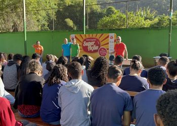 São João Evangelista e Rio Vermelho recebem espetáculo de improviso da Cia Atores de Mar’