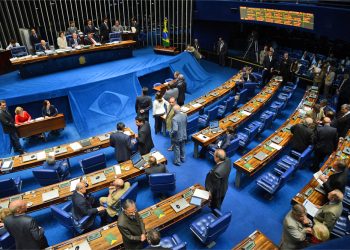Projeto de lei no Senado propõe agravar penas de crimes contra síndicos e professores