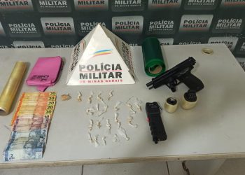 Adolescente é apreendido com crack e réplica de arma de fogo