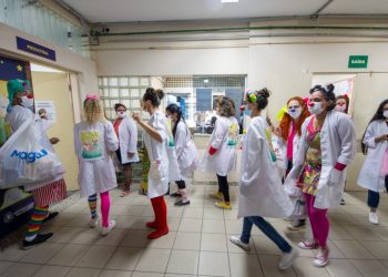 Anjos da Alegria visitam ala pediátrica do Hospital Municipal de Valadares