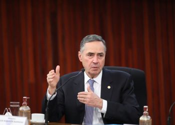 Não é hora de mexer no STF, diz Barroso após atos do Congresso