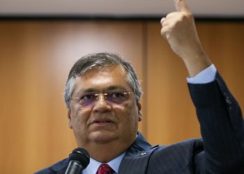 Exigência do uso de câmeras impede apoio federal aos estados, diz Dino