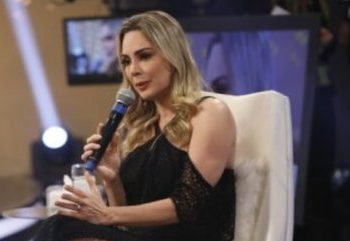 Rachel Sheherazade fica surpresa ao ver vídeo seu na Times Square: ‘É verdade isso?’