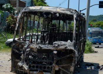Restrições impostas pela milícia no Rio vão de água a convívio social