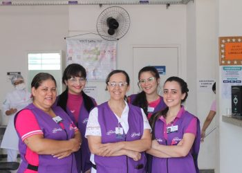 Outubro Rosa Day: cursos de saúde da Univale levam prevenção ao câncer de mama no Conjunto Sir 