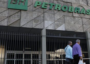 Petrobras reduz preço da gasolina e aumenta o do diesel
