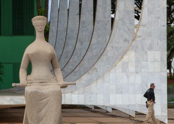 que, após a retirada dessa exigência da Constituição Federal,