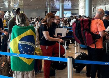 Primeiro avião de resgate parte de Tel Aviv trazendo 211 brasileiros