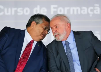 Lula diz que ministro Flávio Dino é alvo de ‘absurdos ataques’