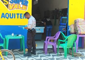 Homem é morto a tiros dentro de bar no bairro São Raimundo