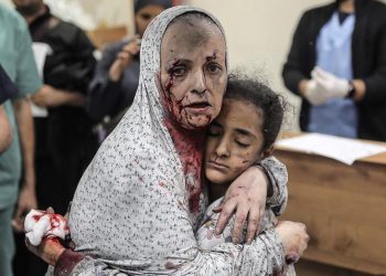 Israel invade maior hospital de Gaza atrás do Hamas