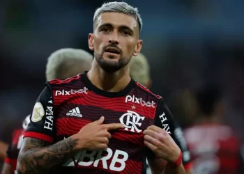 Flamengo vê dedo de Bielsa no Uruguai para Arrascaeta decolar na reta final