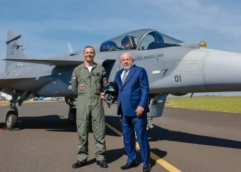 Lula discute negócio casado de aviões militares com a Suécia