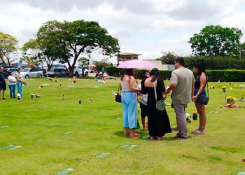 Dia de Finados: Milhares de pessoas visitam cemitérios para manter a tradição