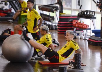 Pulgar, Arrascaeta e Varela chegam ao Rio para reforçar o Flamengo