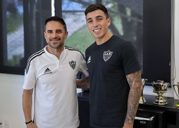 Galo renova contrato com Saravia até dezembro de 2025
