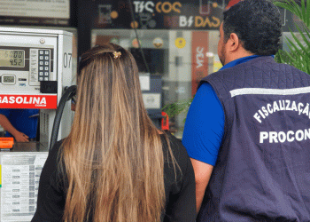 Justiça suspende autuações do Procon a postos de combustíveis