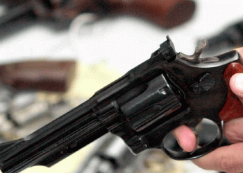 Lula publica decreto que aumenta imposto sobre armas de fogo