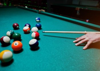 Homem tenta matar companheiro de sinuca após perder no jogo