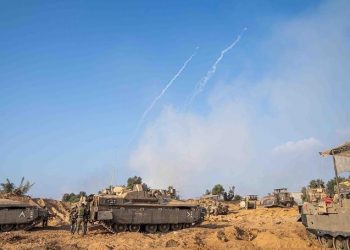 Tanques de Israel deixam Faixa de Gaza após início de trégua com Hamas