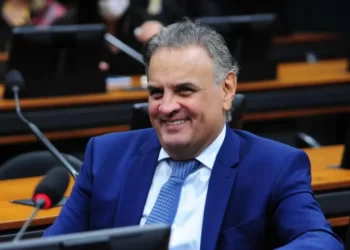 Sucessão de Leite no PSDB tem Aécio Neves fortalecido