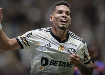 Paulinho e Hulk dão show em vitória do Atlético por 3 a 1 diante do Fortaleza
