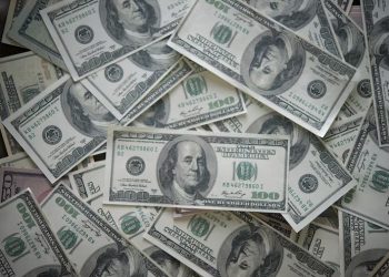 Dólar cai para R$ 4,97 após decisão do Fed